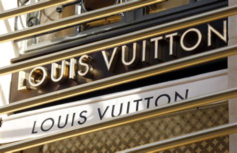 louis vuitton men's official website.